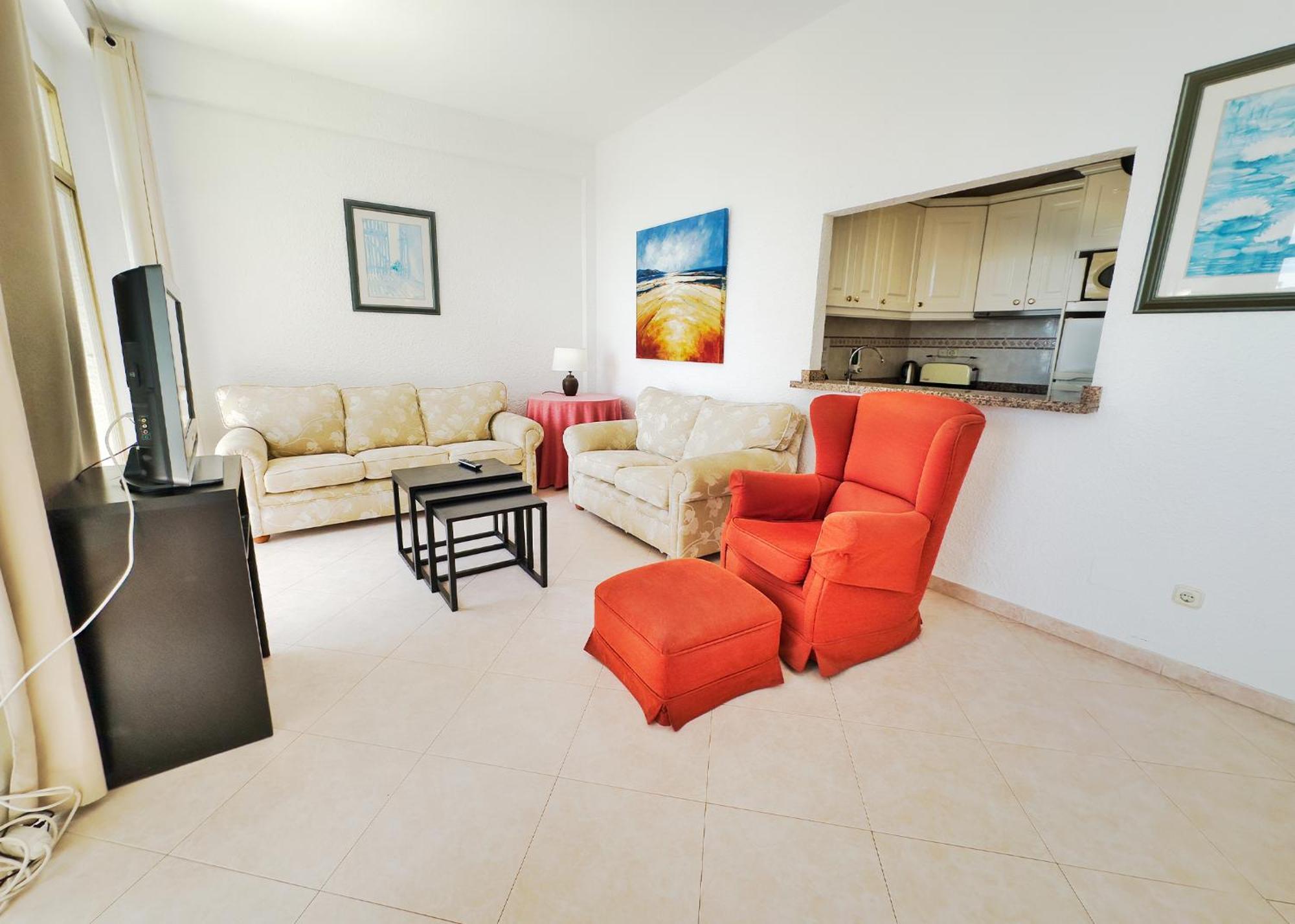 Skol 335. Fantastic Beachfront Facing South. Apartamento Marbella