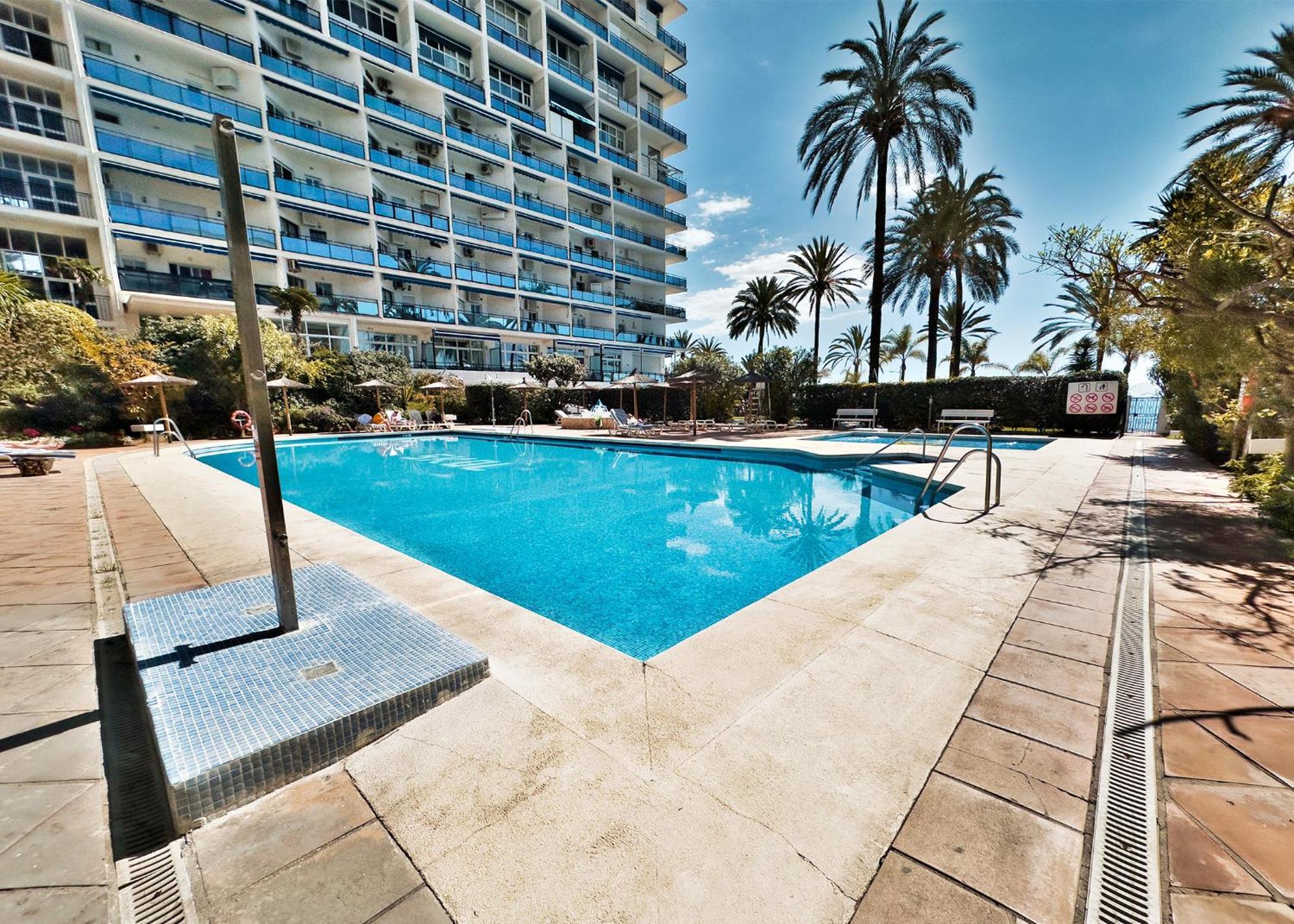 Apartamento Skol 335. Fantastic Beachfront Facing South.