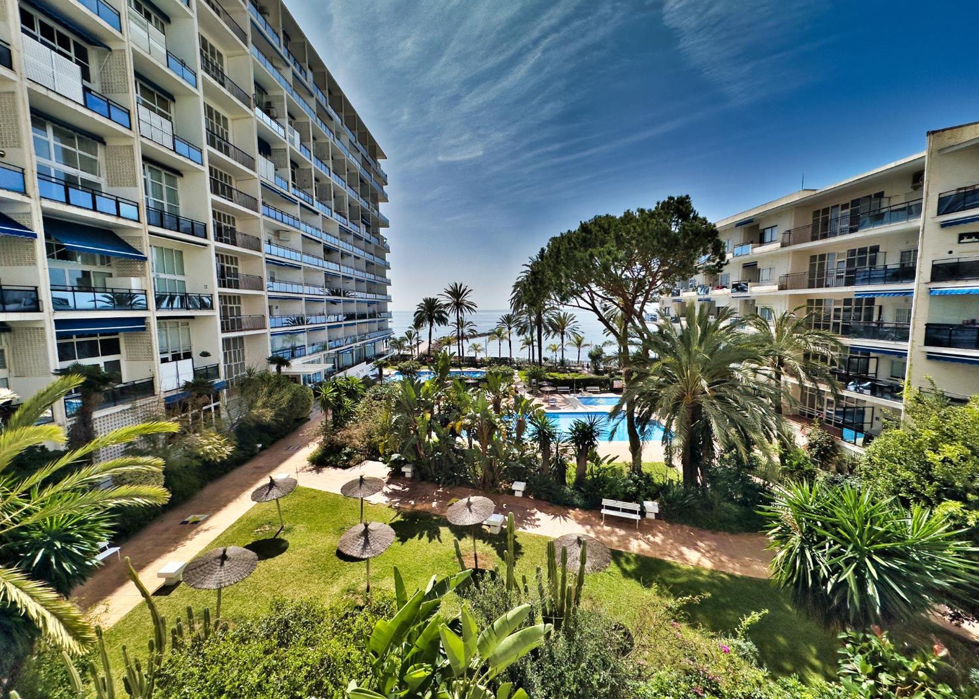 Skol 335. Fantastic Beachfront Facing South. Apartamento Marbella